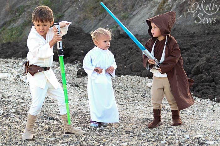 Nothing is as cute as kids dressed in Star Wars costumes! Luke Skywalker Belt Tutorial - Melly Sews | sewing | Halloween | kids | diy