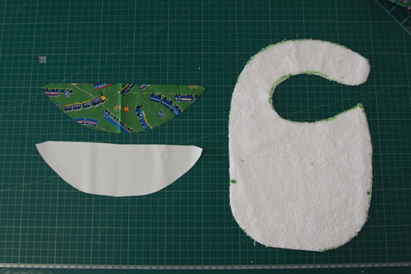 Baby Bib with Pocket (2)
