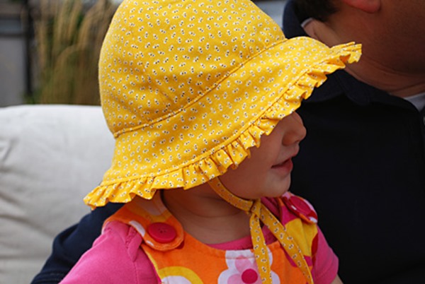 baby-sunhat-pattern-with-ruffles-and-ties