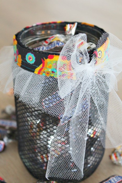 DIY-Halloween-treat-jar-1